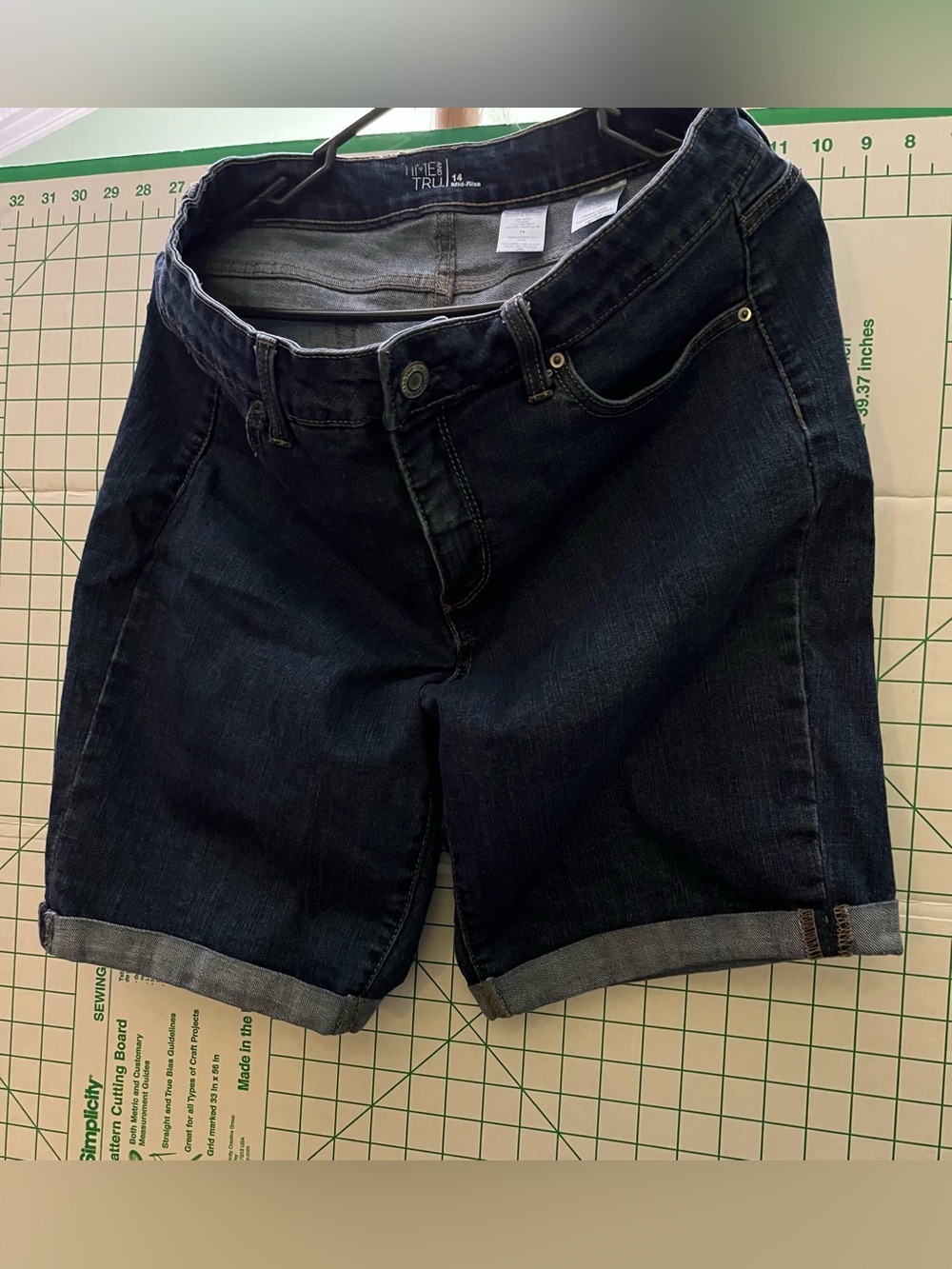 Time and Tru jean shorts size 14